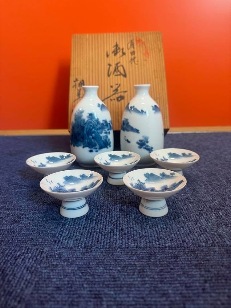 1884 有田焼　畑萬陶苑　染付山水　酒器セット　徳利2客　猪口5客　未使用 61+sNSqiULL._UF894,1000_QL80_.jpg